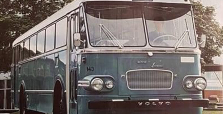 Blå, gammal stadsbussbild från förr.