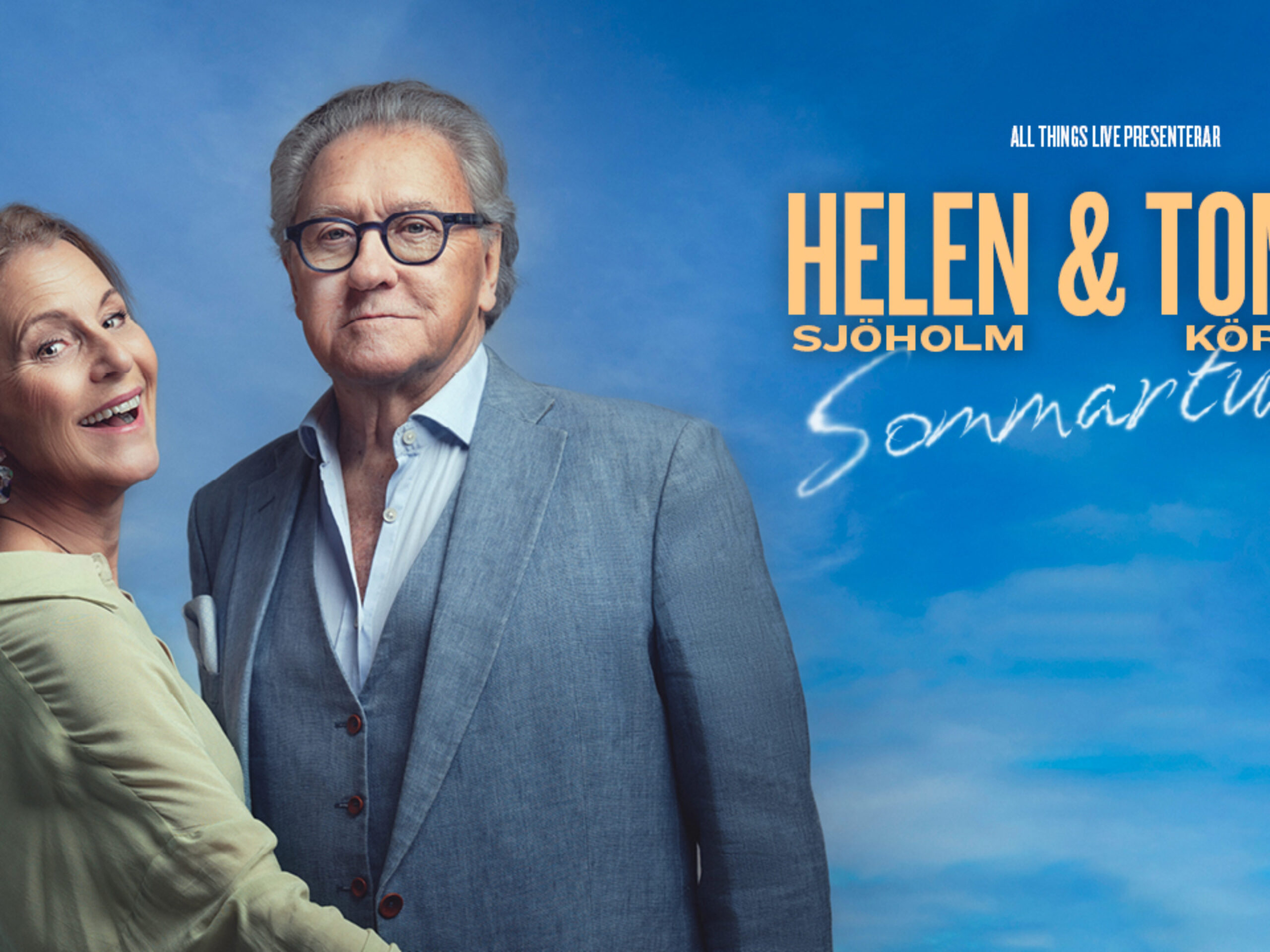 Helen Sjöholm och Tommy Körberg ler in mot kameran.